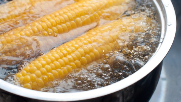 How to boil corn